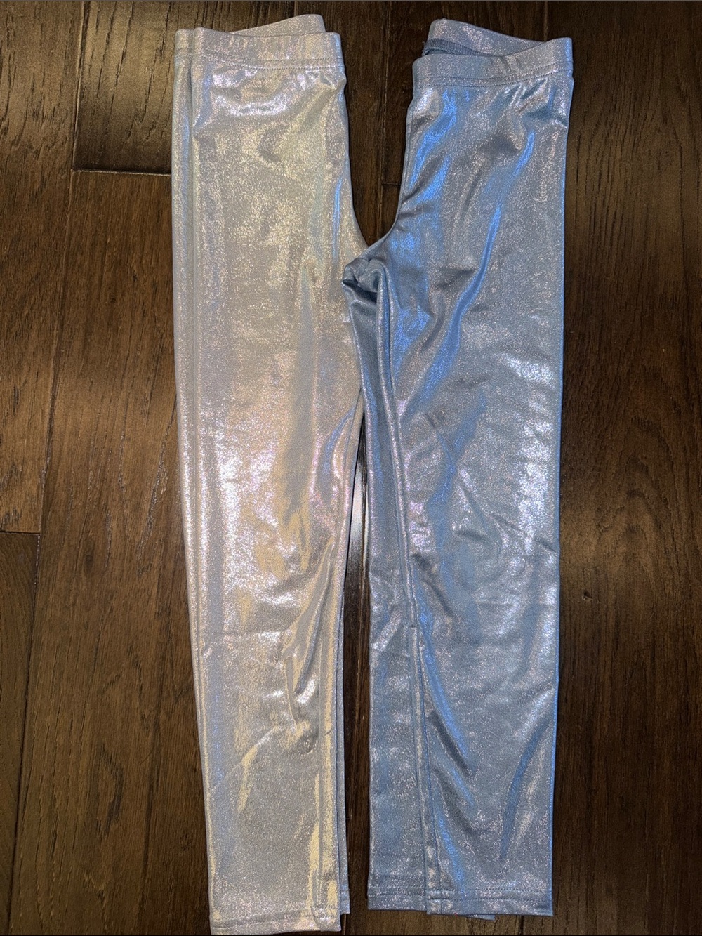 Old Navy Kids Shimmery Metallic Leggings - Silver/Iridescent S 6-7